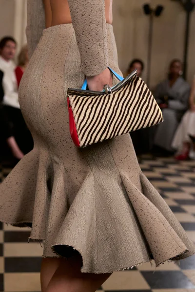 Look 15